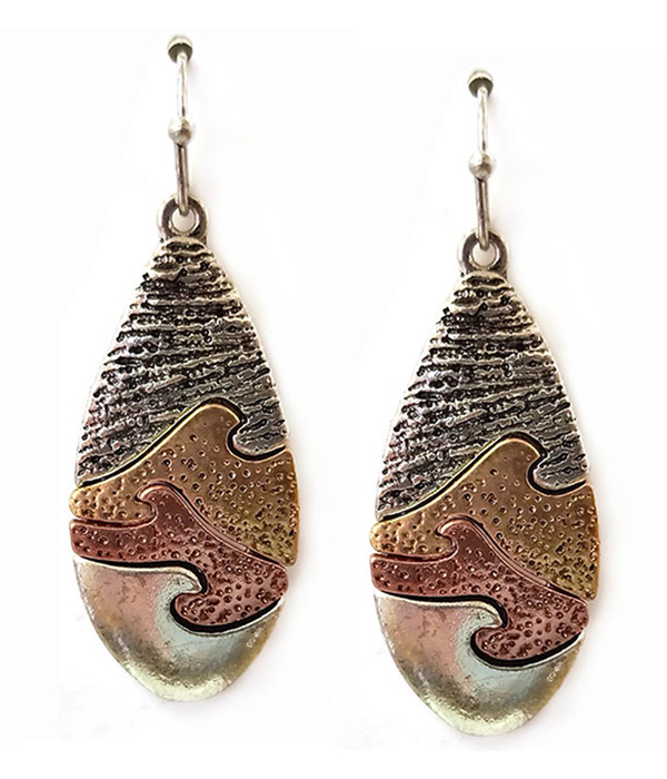 Vintage metal wave earring
