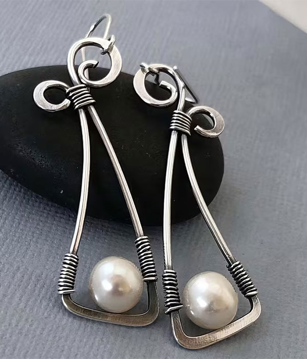 Geometric wire art earring