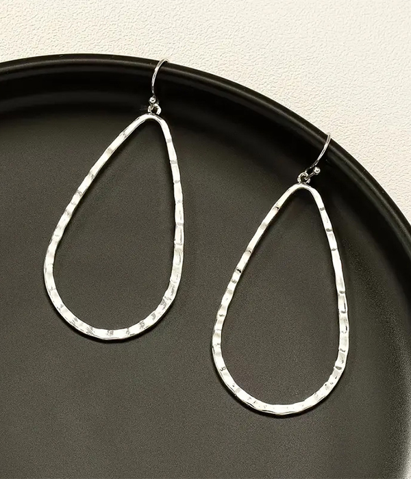 Hammered metal teardrop earring