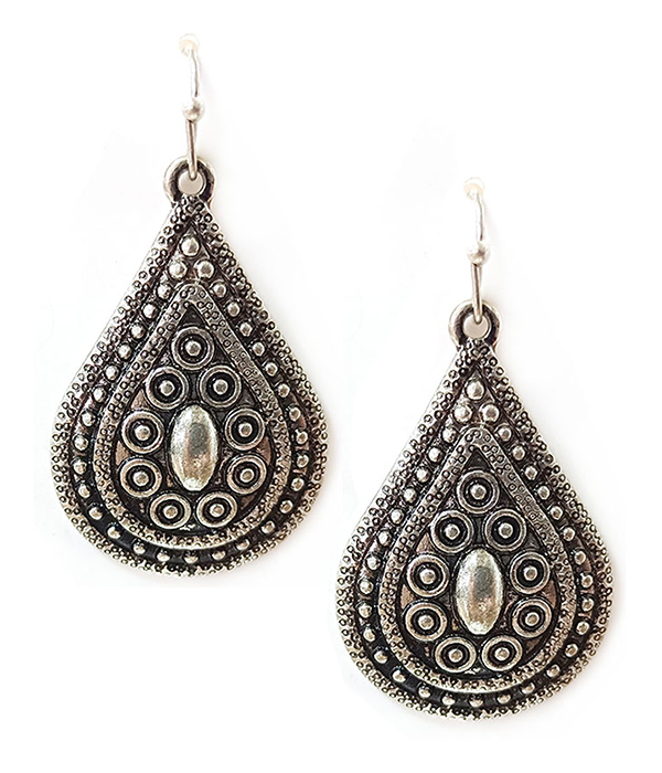 Metal teardrop earring