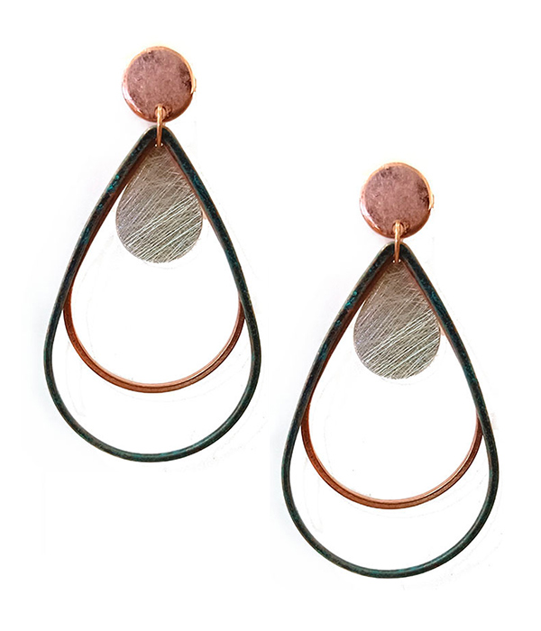 Metal wire and scratch metal teardrop earring - brass metal