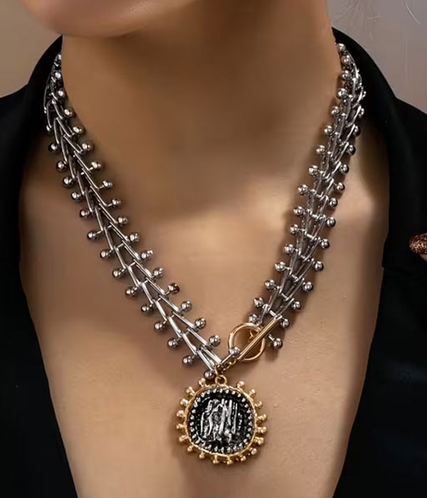Spike link toggle necklace