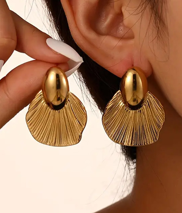 Fish tail metal earring