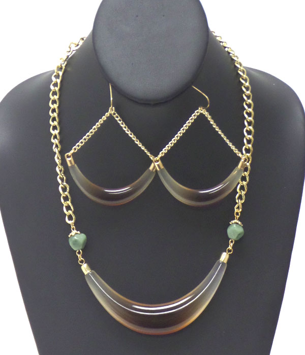 Colored resin crescent pendant necklace earring set