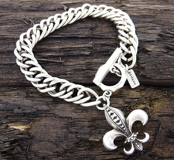 Mens stainless steel chain bracelet - fleur de lis charm - 8 inch
