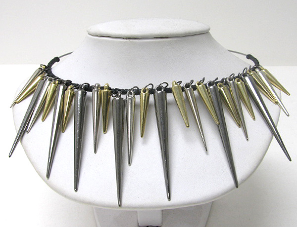 Multi spike link chocker necklace