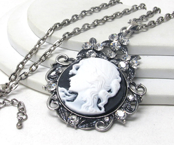 Crystal and cameo deco pendant necklace