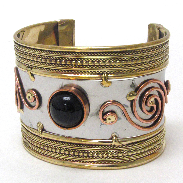 Handmade metal art bangle bracelet - 100% brass