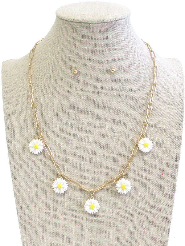 FLOWER CHARM CHAIN NECKLACE