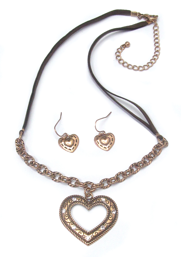 Heart pendant and leatherette chain necklace set