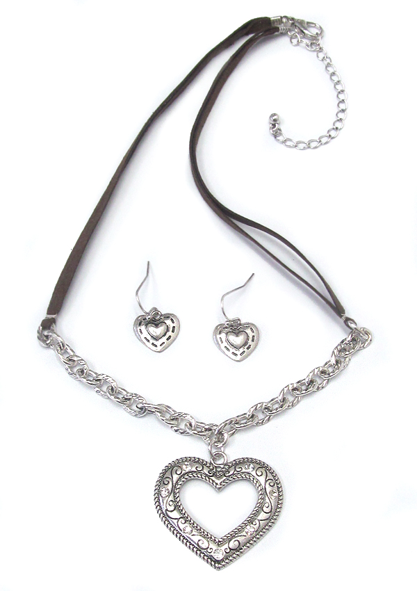 Heart pendant and leatherette chain necklace set