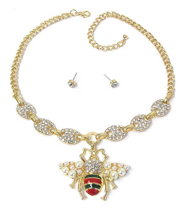CRYSTAL AND PEARL BEE PENDANT CHAIN NECKLACE SET