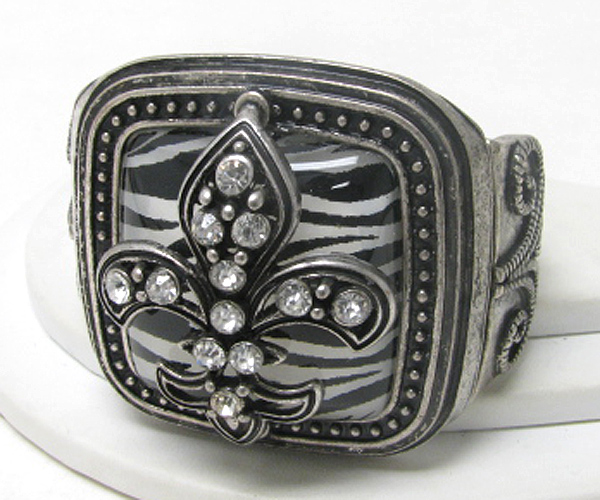 Retro vintage crystal fleur de lis on onyx stone stretch bracelet