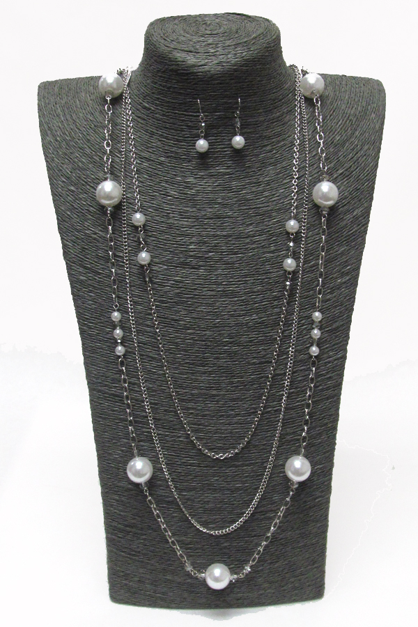Pearl and metal chain layered necklace set