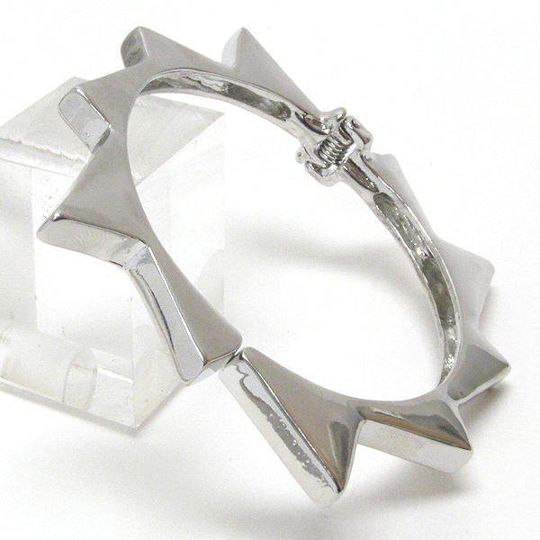 ARCHITECTURAL DESIGN HINGE BANGLE BRACELET