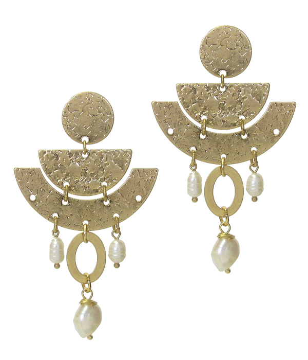 Textured metal and freshwater pearl drop earring