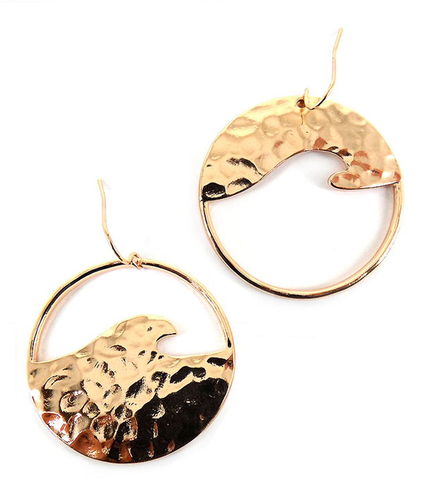 HAMMERED WAVE HOOP EARRING