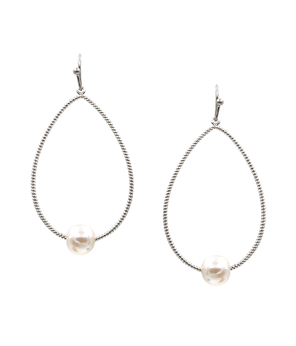 Textured teardrop and pearl earring