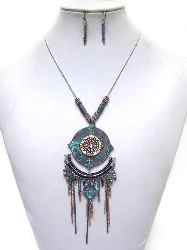 Vintage style metal shape with tassel drop necklace set