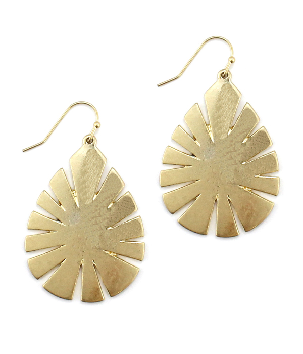 Metal teardrop earring