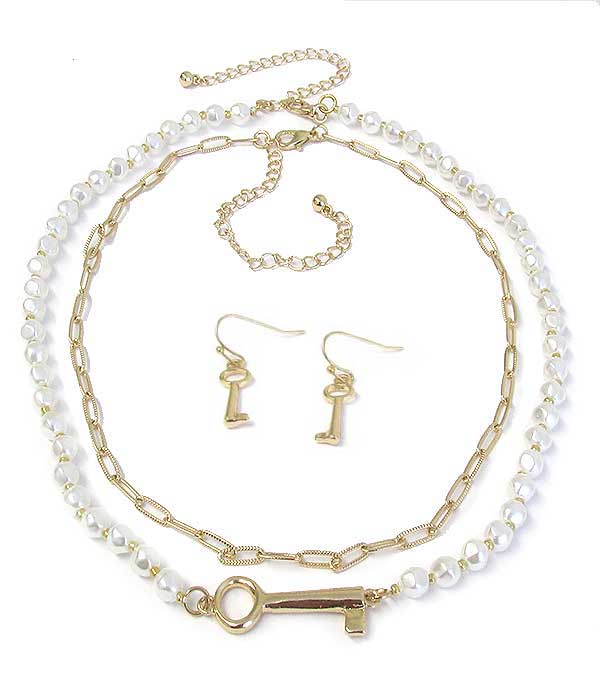 KEY PENDANT AND PEARL CHAIN DOUBLE NECKLACE SET