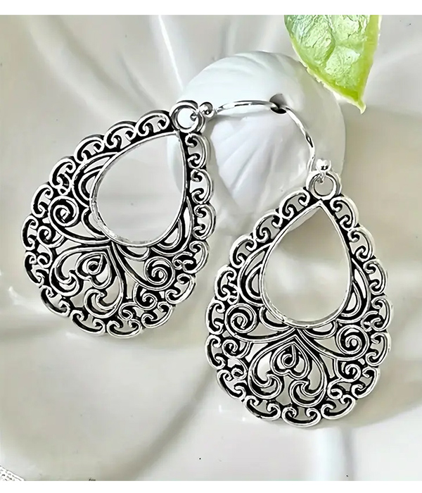Metal filigree teardrop earring
