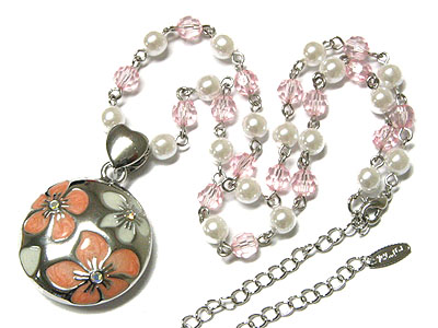 Epoxy flower round pendant and pearl beads necklace
