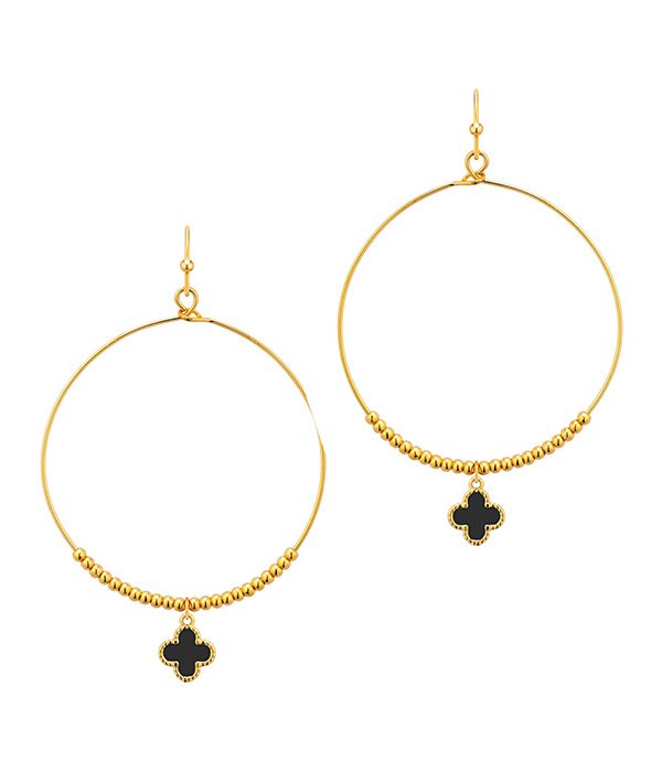 QUATREFOIL DANGLE WIRE HOOP EARRING