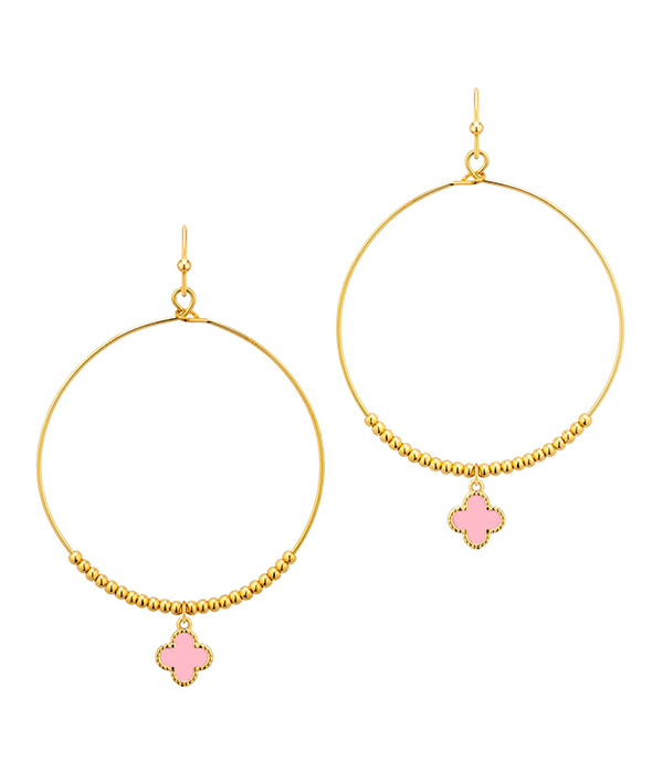 QUATREFOIL DANGLE WIRE HOOP EARRING