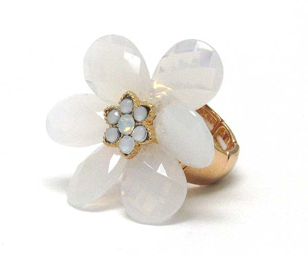 Crystal and acryl flower stretch ring