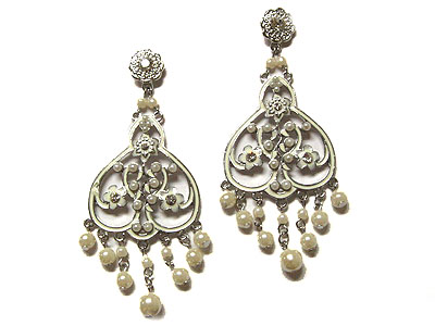 Pearl and epoxy flower chandelier earring