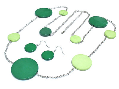 Synthtic shell disk and metal chain long necklace and earring set