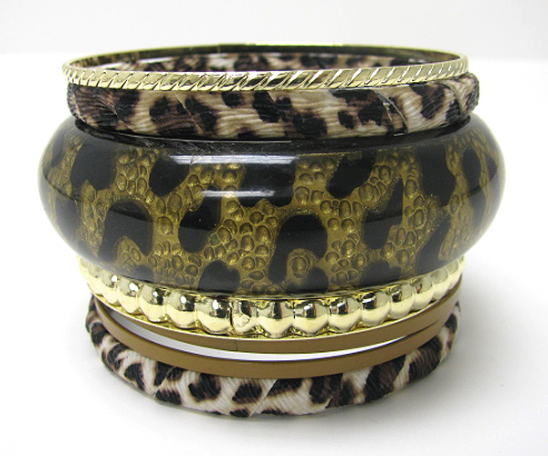 Multi material stackable animail print bangle set of 7