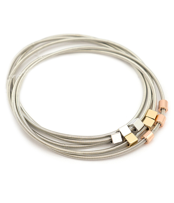 Multi stretch spring and metal chip magnetic bracelet