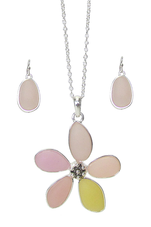 Sea glass flower pendant necklace set