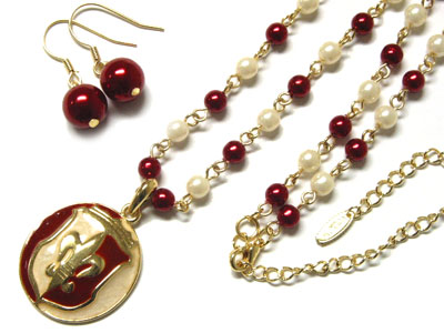 Epoxy fleur de lis shield pendant pearl beads string necklace and earring set