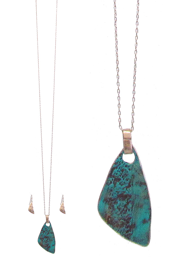 Patina pedant long necklace