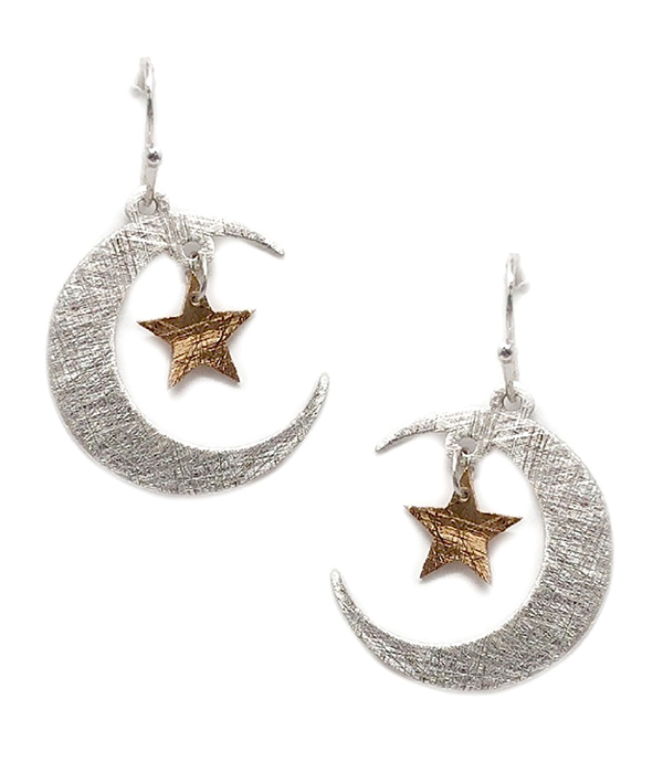 Scratch metal star and moon earring - brass metal