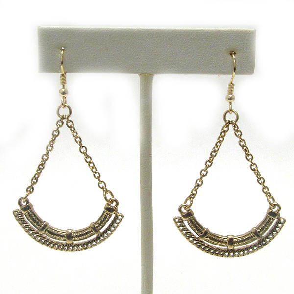 Textured metal curve and chain drop earring