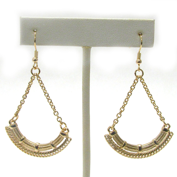 Textured metal curve and chain drop earring