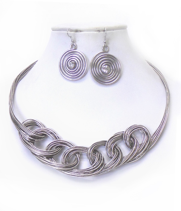Twisted wire choker necklace set