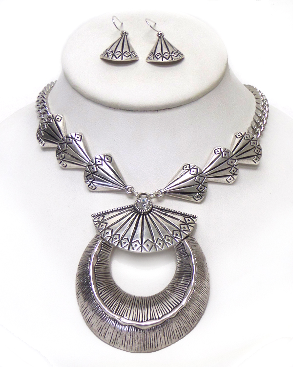 Shell style textured metal drop necklace set 