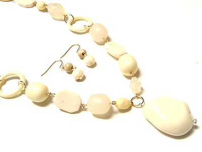 Ivory tone pearl gold link necklace and earring set