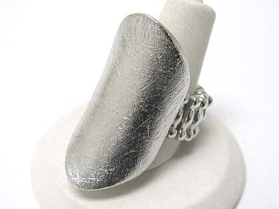 Long wave shape scratch metal stretch ring - brass metal