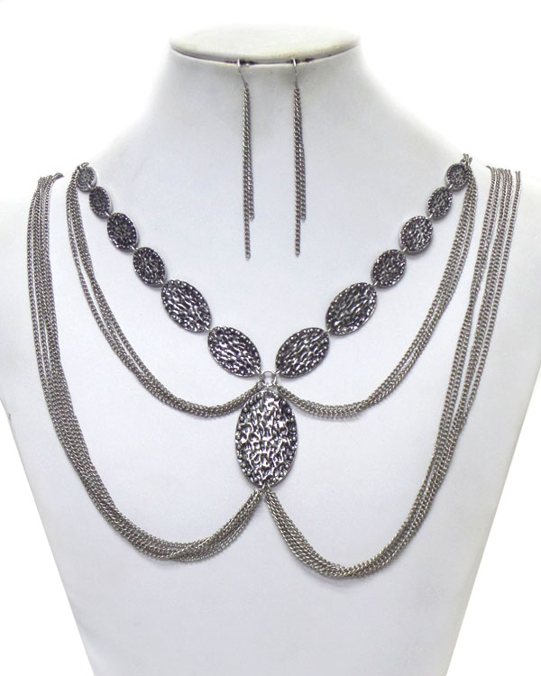 MULTI CHAIN AND TEXTURED METAL OVAL LINK NECKLACE EARRING SET