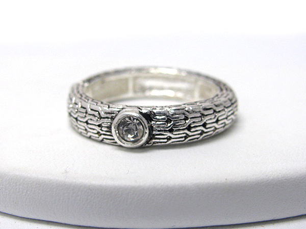 Textured metal casting stretch ring