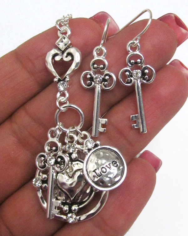Religious inspiration love key necklace set
