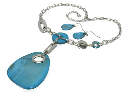 Natural shape shell pendant and chain necklace and earring set