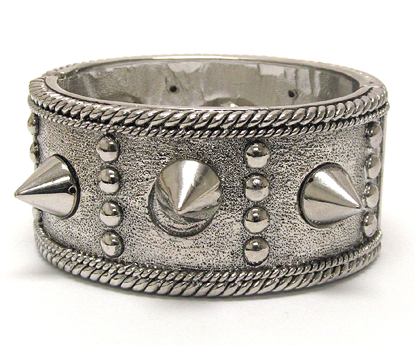 ALL AROUND SPIKE AND STUD BANGLE BRACELET