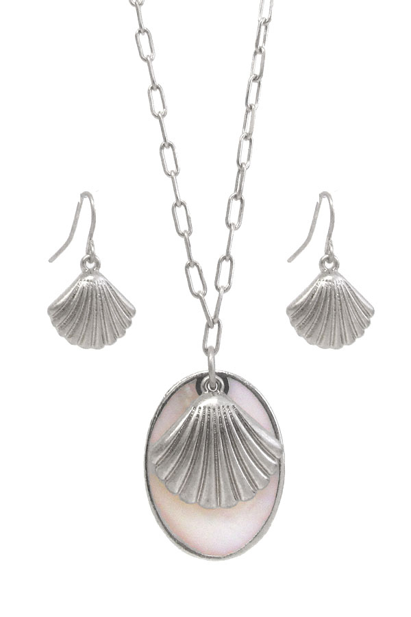 SHELL AND MOP DISC PENDANT NECKLACE SET